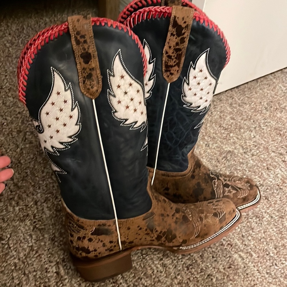 Brand new women’s western boots. Size 10B. Never worn.